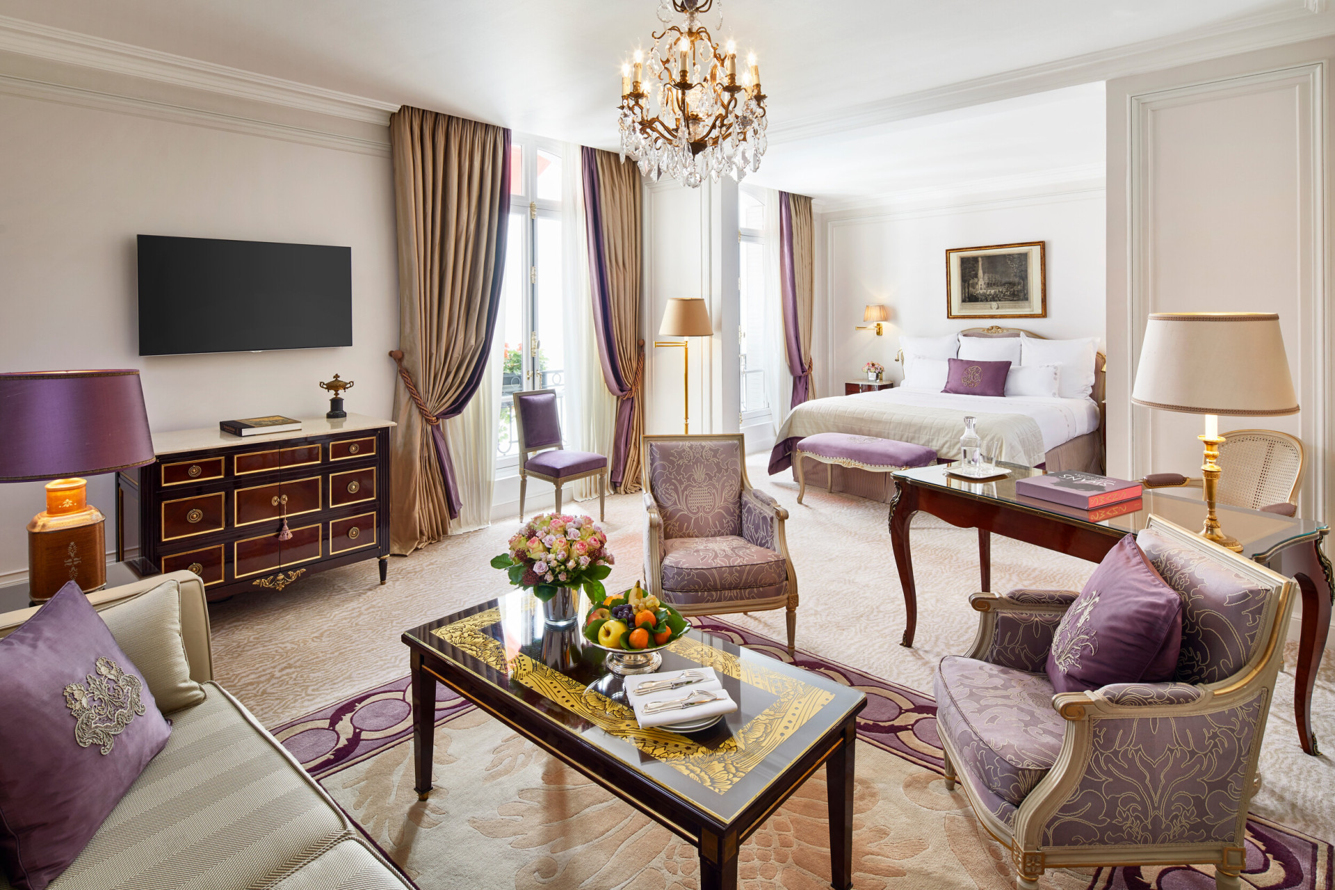 Deluxe Junior Suite at Hôtel Plaza Athénée | Dorchester Collection